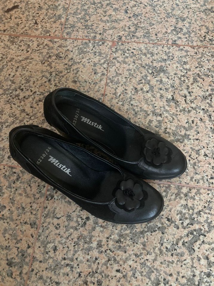 Siyah Çiçekli Tokalı Dolgu Topuklu Kadın Ayakkabı - Görsel 4