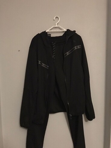Nike tech