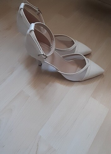 39 Beden Stiletto kırık beyaz ayakkabı