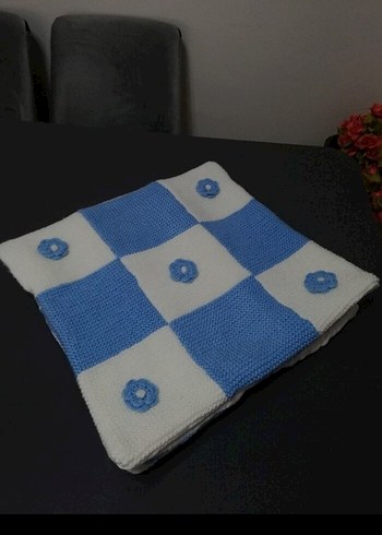 Mavi Beyaz Kareli Örgü Bebek Battaniyesi - Görsel 3