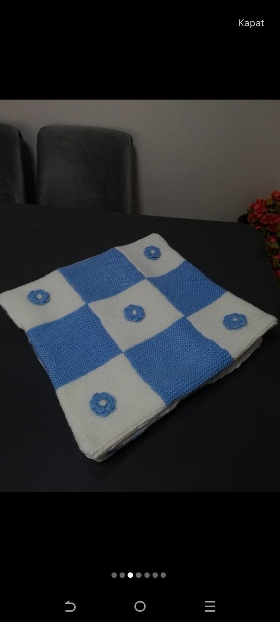 Mavi Beyaz Kareli Örgü Bebek Battaniyesi - Görsel 3