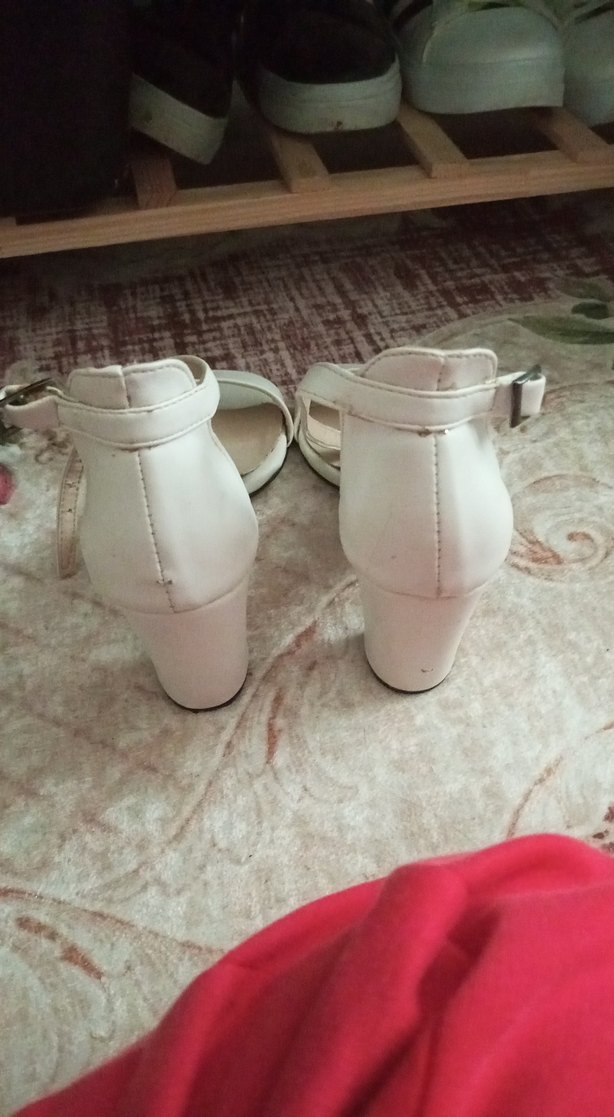 Beyaz Tokalı İnce Topuklu Kadın Abiye Ayakkabı - Görsel 4