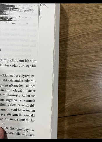 Küller ve Yıldızların İanetlediği Kral - Carissa Broadbent - Görsel 5