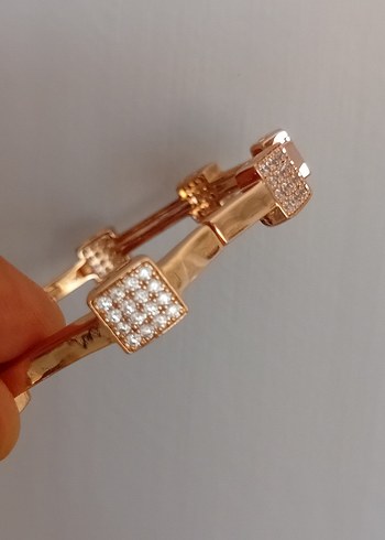 Beden xuping 18k taşlı kelepçe