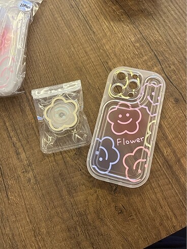 iPhone 15 pro çiçekli kılıf