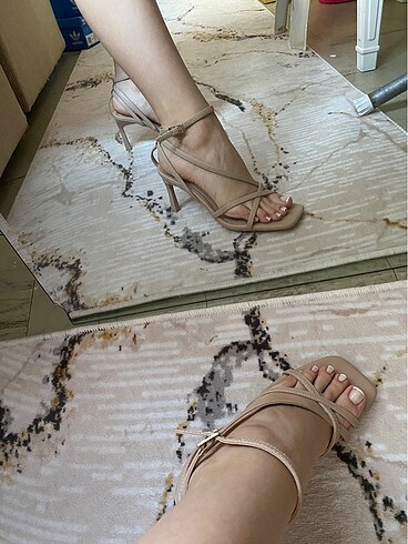 Bershka topuklu sandalet