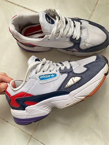 37 Beden Adidas falcon kadın spor ayakkabısı