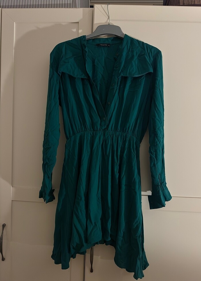 Yeşil Elbise - Görsel 3