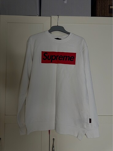Supreme sweatshirt