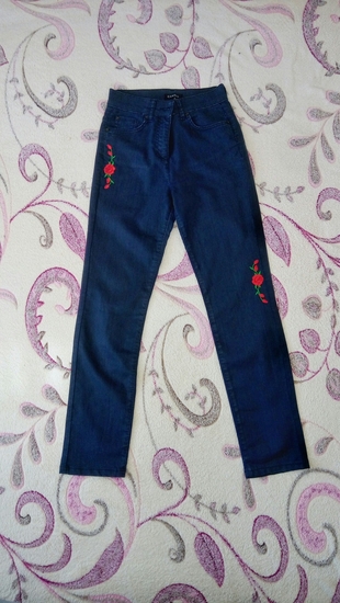 Yüksek Bel Nakış Yamalı Kot Pantolon