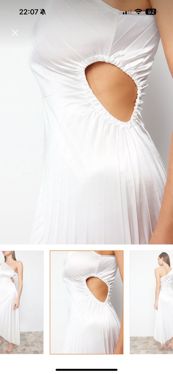 Beyaz Straplez Piliseli Uzun Elbise - Görsel 4