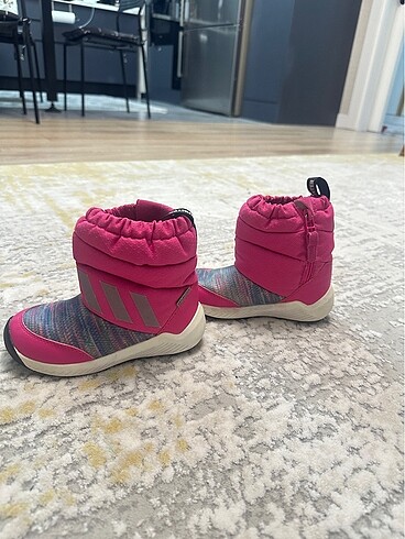 25 Beden Adidas kız çocuk bot