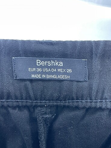 36 Beden siyah Renk Bershka Jean / Kot %70 İndirimli.