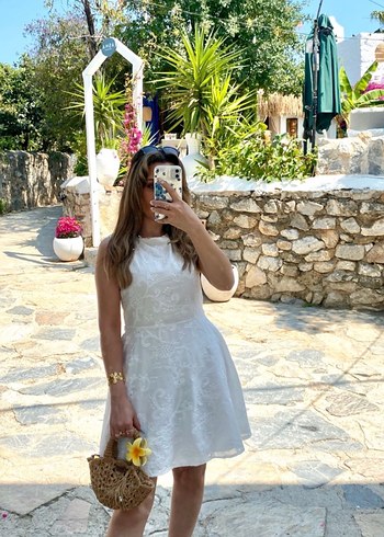 Zara Dantel Detaylı Beyaz Mini Elbise