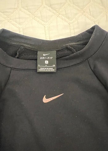 s Beden Nike marka orj small ama 36-38-40 crop sweat