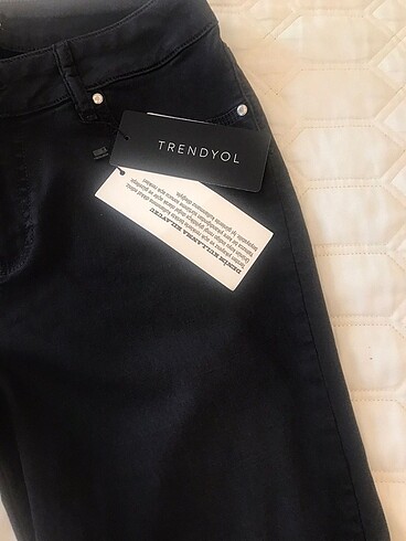 36 Beden siyah Renk Trendyol marka 36 beden likralı jean kot, yeni etiketli