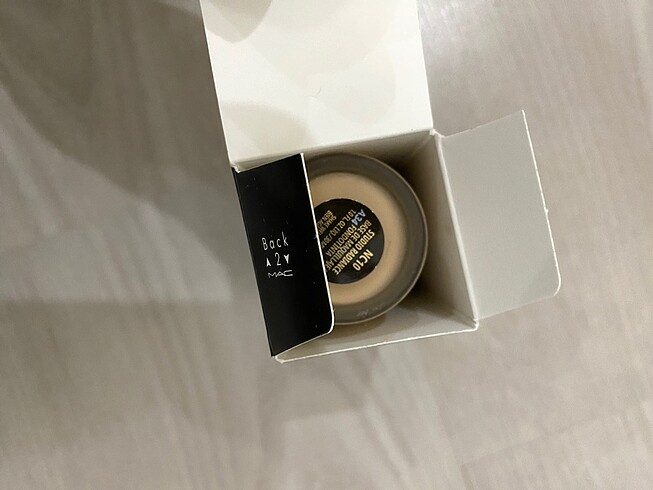 Beden Renk MAC STUDIO RADIANCE SERUM FONDÖTEN