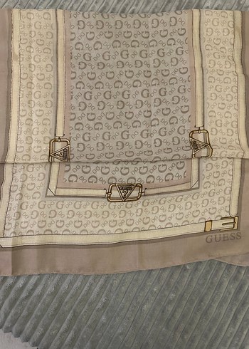 Guess Zincir Detaylı Bej Vintage Kadın Şal - Görsel 3