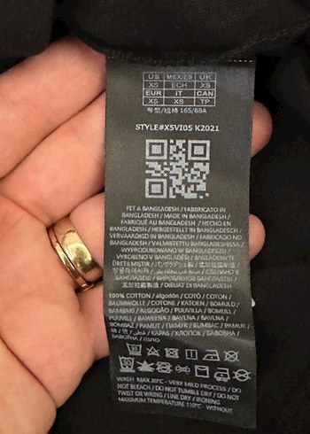 Guess Siyah V Yaka Kısa Kollu Kadın Tişört - Görsel 3