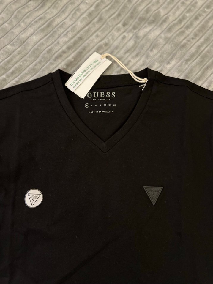Guess Siyah V Yaka Kısa Kollu Kadın Tişört - Görsel 4