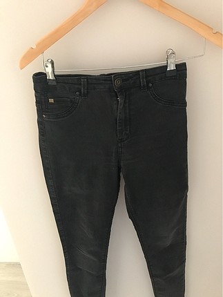 Berskha 38 beden siyah kot pantolon cep kısmı minik yırtılmıs gö