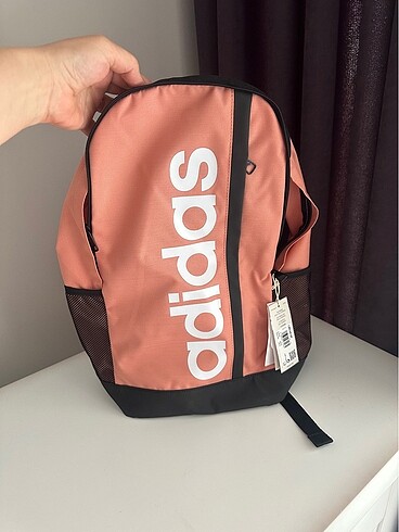 Adidas yeni etiketli sırt çantası