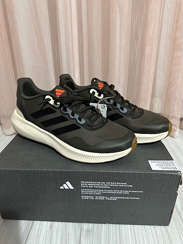 Orjinal Adidas 42 numara spor ayakkabı yeni etiketli