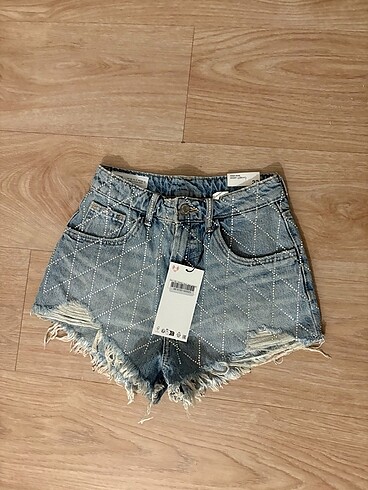 32 Beden Zara taşlı jean şort