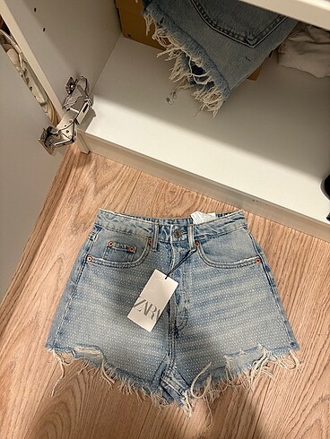 Zara taşlı jean şort