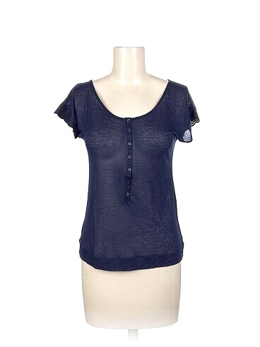 Mango T-shirt %70 İndirimli.
