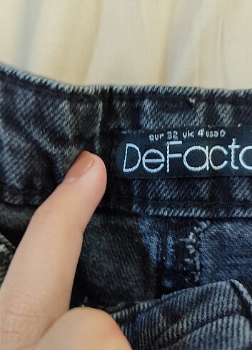 32 Beden defacto siyah mini sort
