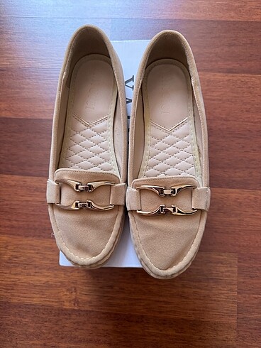 37 Beden ten rengi Renk Yargici bej loafer