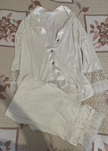 Uzun Kollu Beyaz Kadın Pijama Takımı - Görsel 2