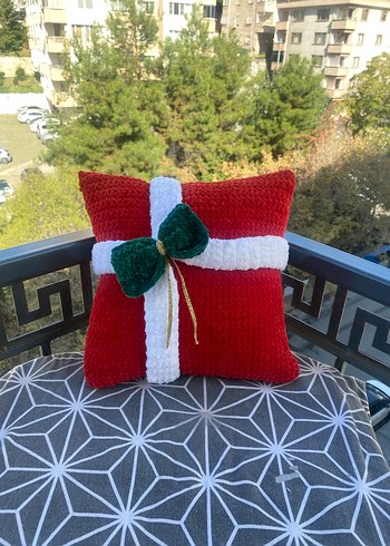 Fiyonklu Kırmızı Hediyelik Yastık - Görsel 3