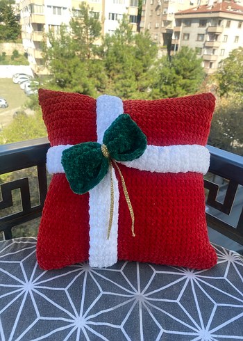 Fiyonklu Kırmızı Hediyelik Yastık - Görsel 2