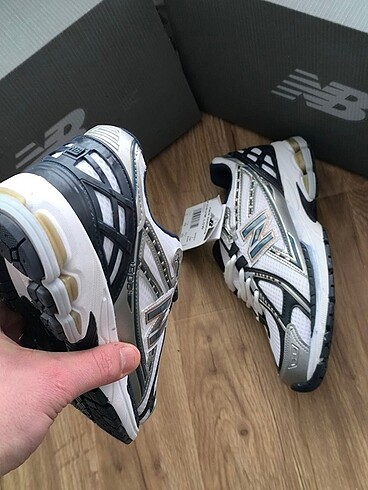 42 Beden beyaz Renk New Balance 1906R