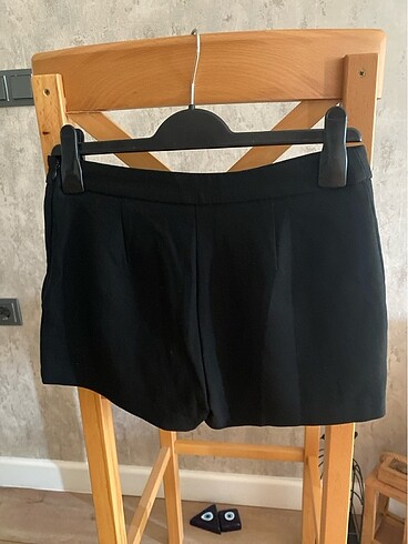 xs Beden siyah Renk Orijinal Zara xs beden kışlık mini şort (yeni )