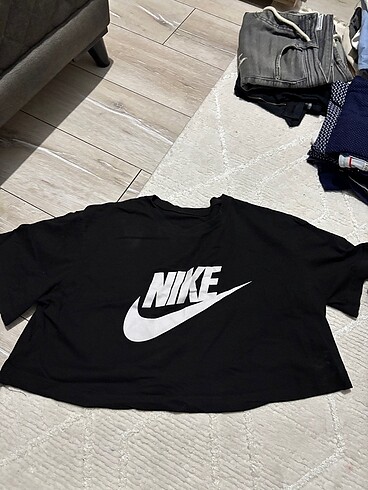 Crop T-shirt