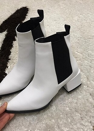 Beyaz bootie