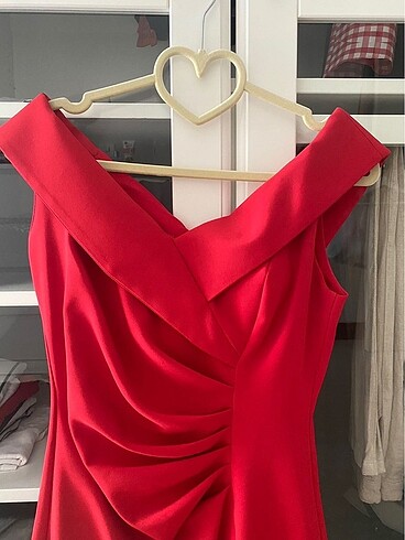 Kırmızı elbise - Görsel 3