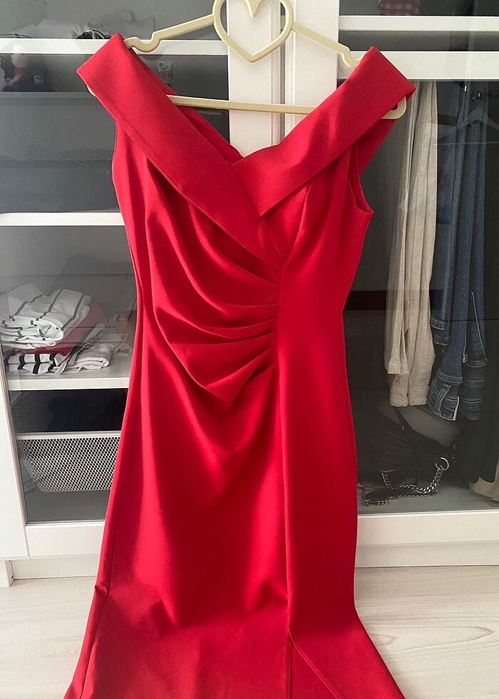 Kırmızı elbise - Görsel 2