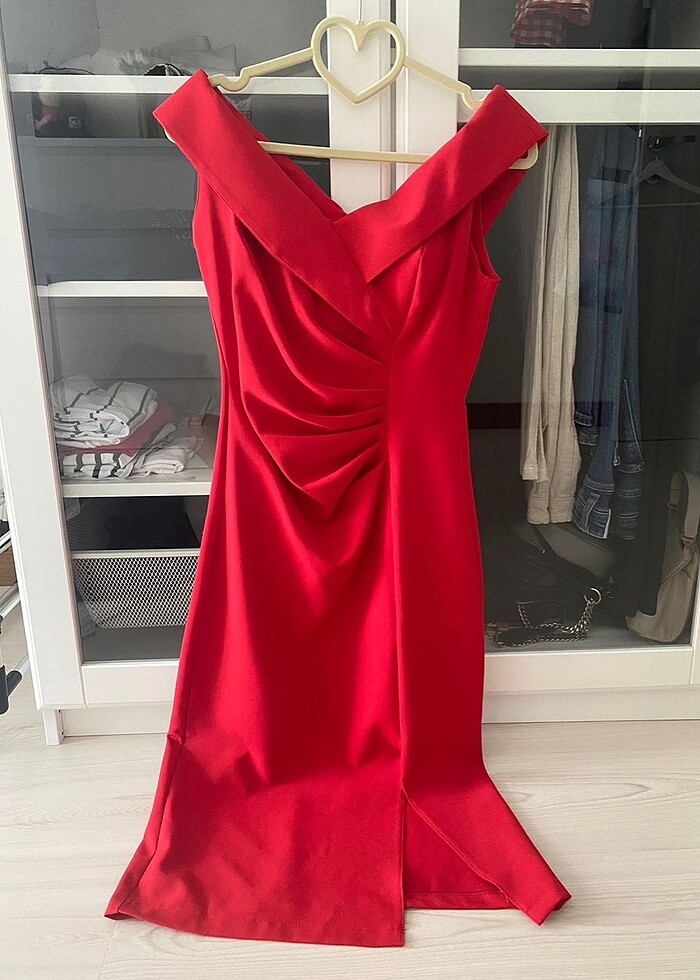 Kırmızı elbise - Görsel 4