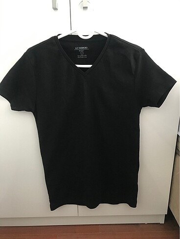 Erkek V yaka siyah basic t-shirt