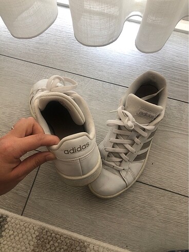 38 Beden Adidas beyaz spor ayakkabı