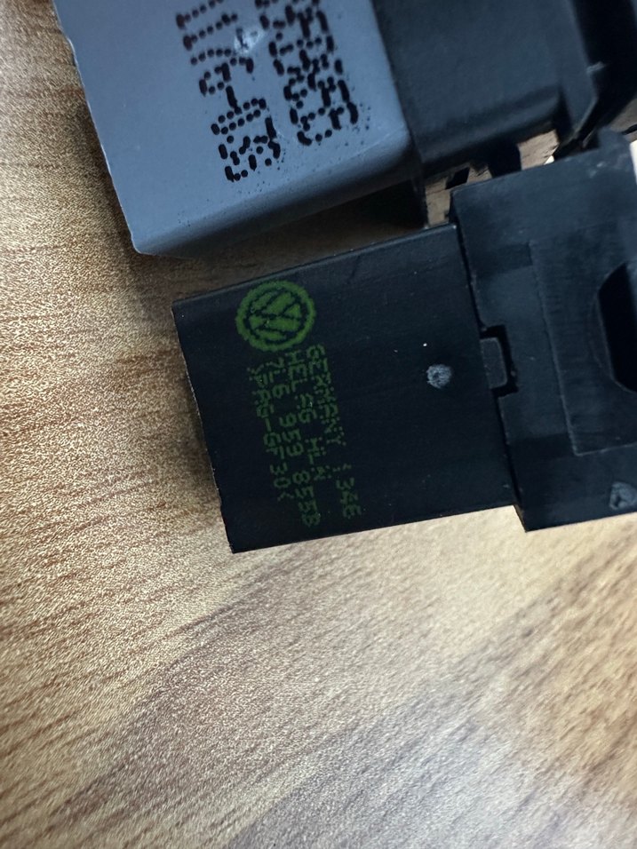 GOLF 5-CADDY-TOURAN TEKLİ CAM AÇMA TUŞU DÜĞMESİ - Görsel 4