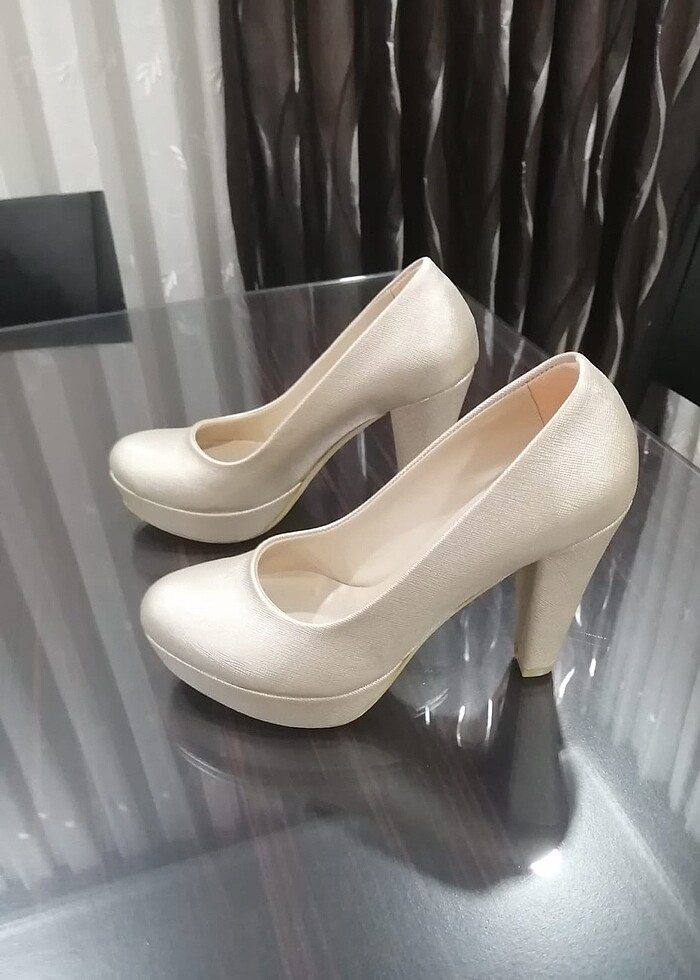 Topuklu ayakkabı - Görsel 4