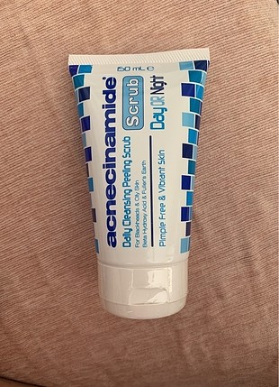 Acnecinamide peeling