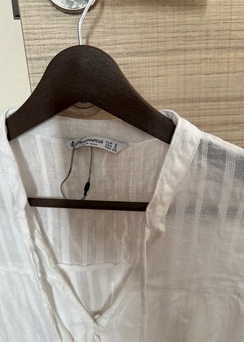 Stradivarius Beyaz Keten V Yaka Düğmeli Kadın Gömlek - Görsel 3