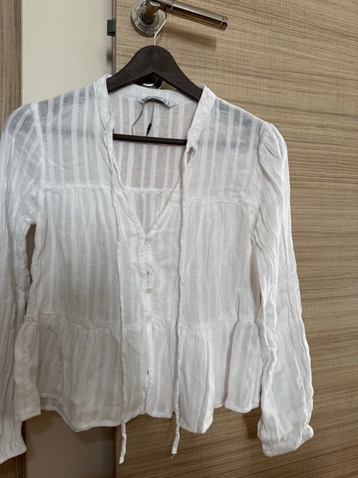 Stradivarius Beyaz Keten V Yaka Düğmeli Kadın Gömlek - Görsel 2