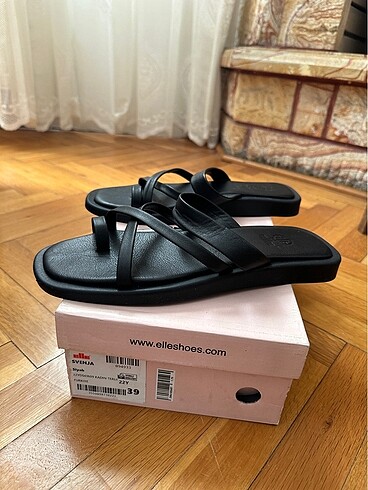 Sıfır kutulu hakiki deri Elle sandalet